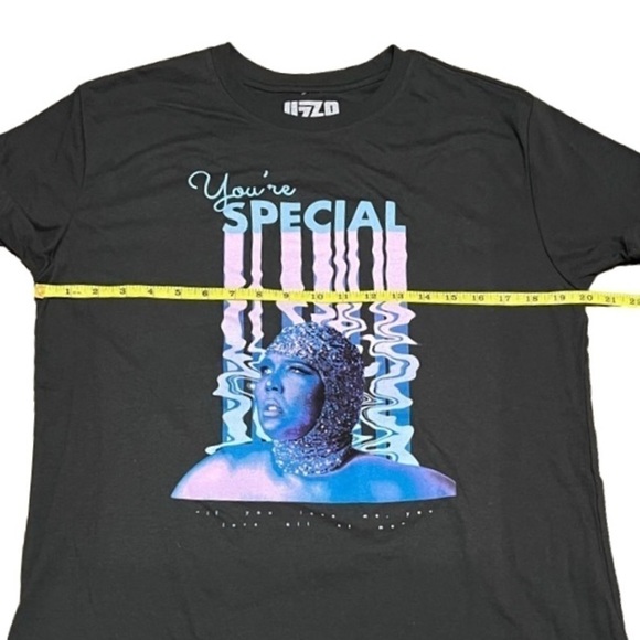 LIZZO You’re Special “if you love me, you love all of me” tee (Sz L) - Picture 7 of 8